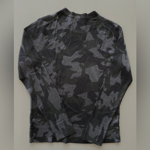 Banana Republic merino wool camouflage sweater - Picture 2 of 4